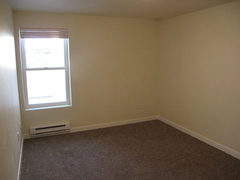 Daniels Apartments — Photo 11