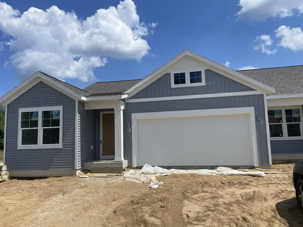1538 N Village Cir, Kalamazoo, MI 49009