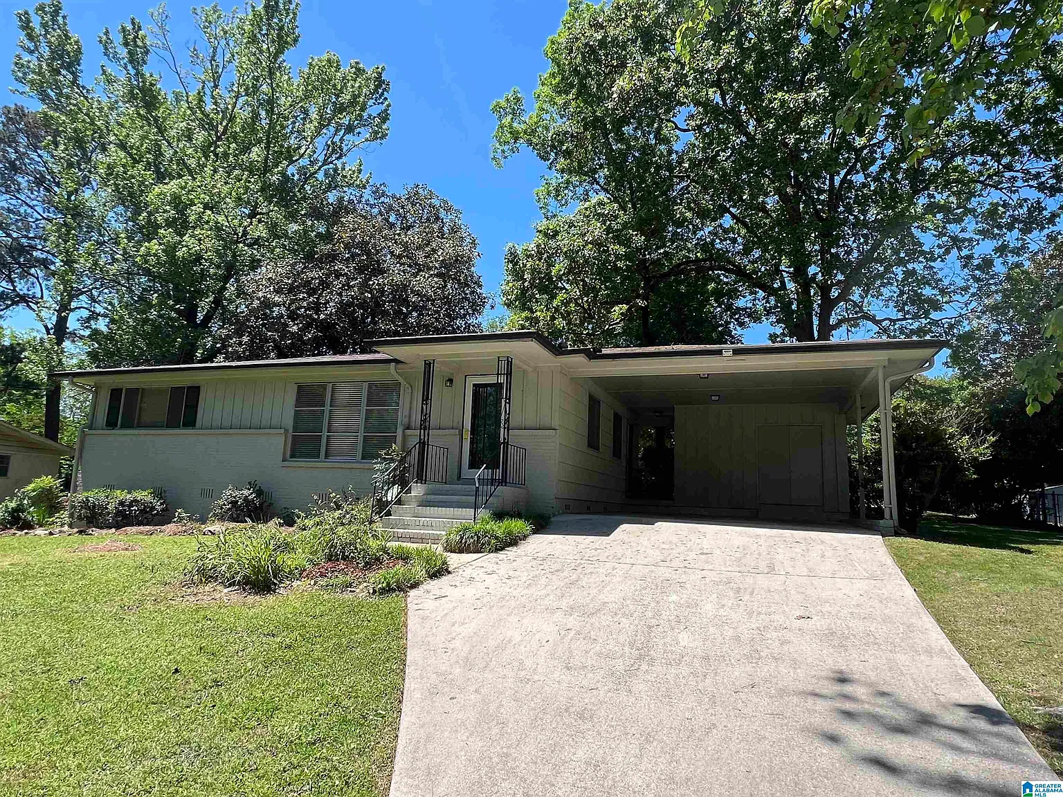 3 bed, 1.5 bath, $1,900 — Photo 2