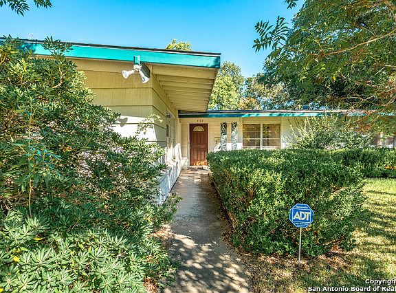 2nd image of 439 Oak Glen Dr