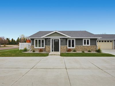 2330 30th Ave S, Fargo, ND, 58104