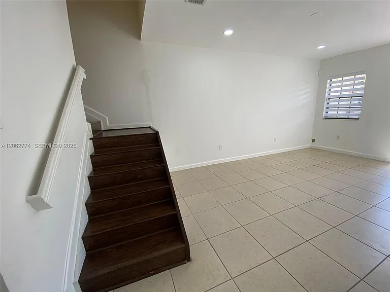 343 NE 37th Ter — Photo 18