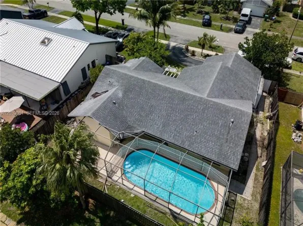 8521 NW 53rd St, Lauderhill, FL 33351