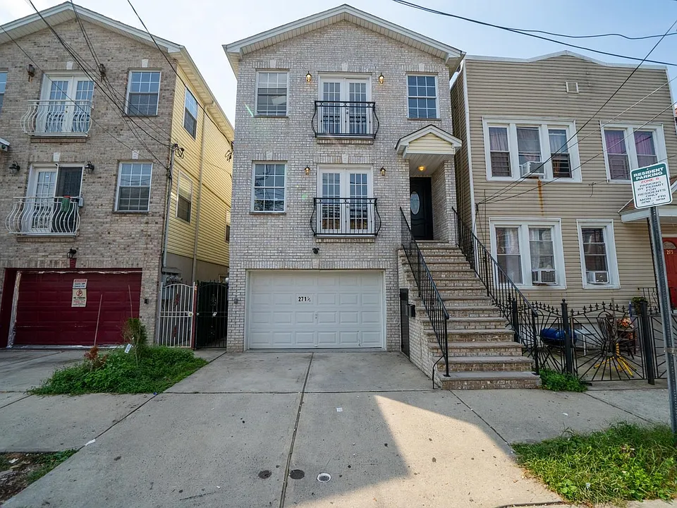 271.5 Grant Ave #2