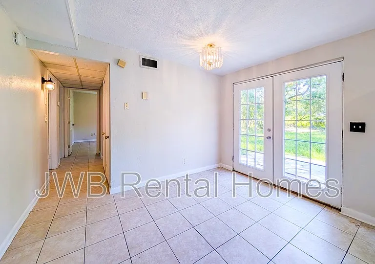2908 W 10th St — Photo 4