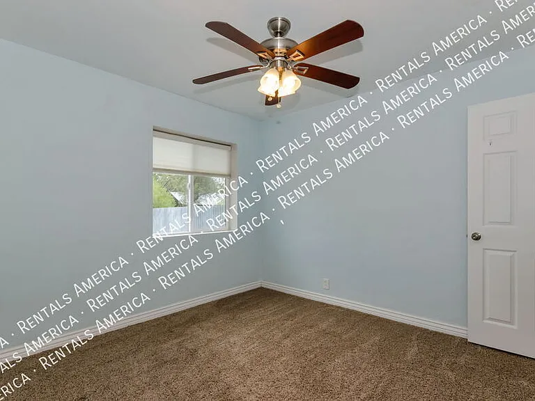 1420 N Winstel Blvd — Photo 13