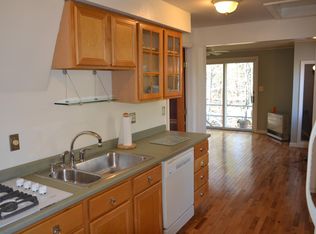 29 Falmouth Rd #2R, Falmouth, ME 04105