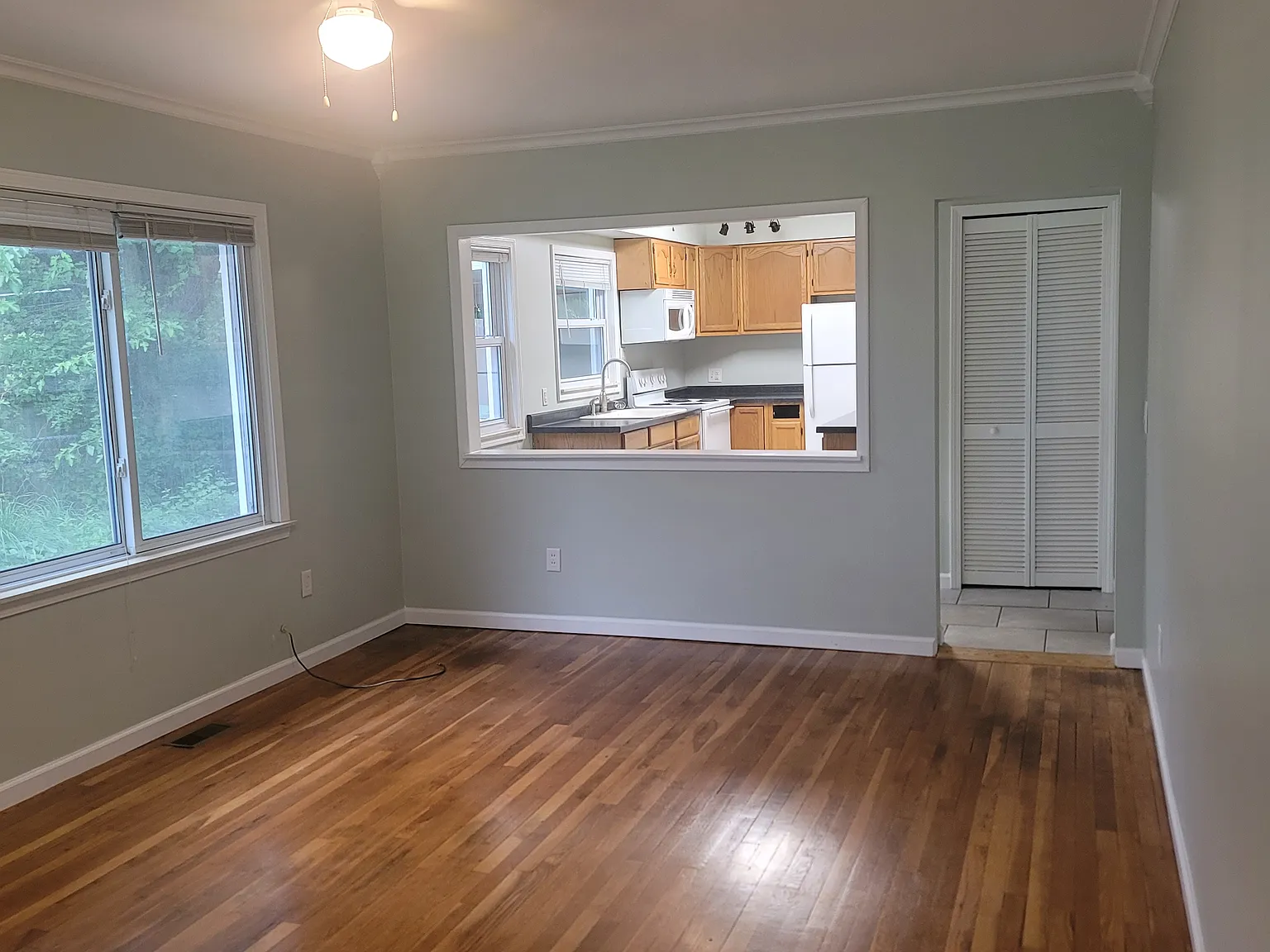 3 bed, 1212 sqft, $2,000 — Photo 4