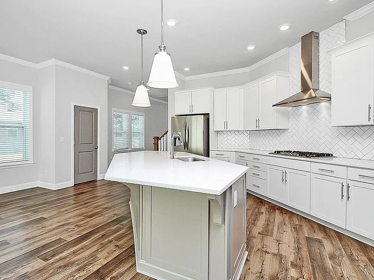 2536 Barry St — Photo 8