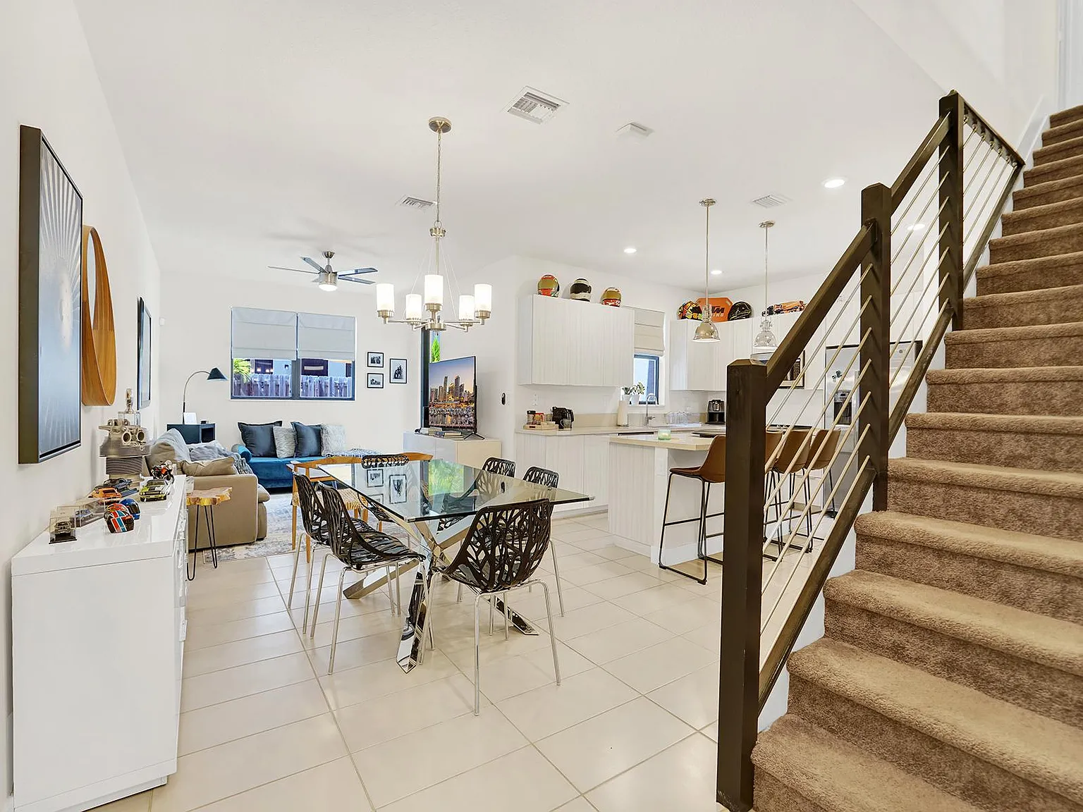3 bed, 2.5 bath, 1553 sqft, $5,000 — Photo 3