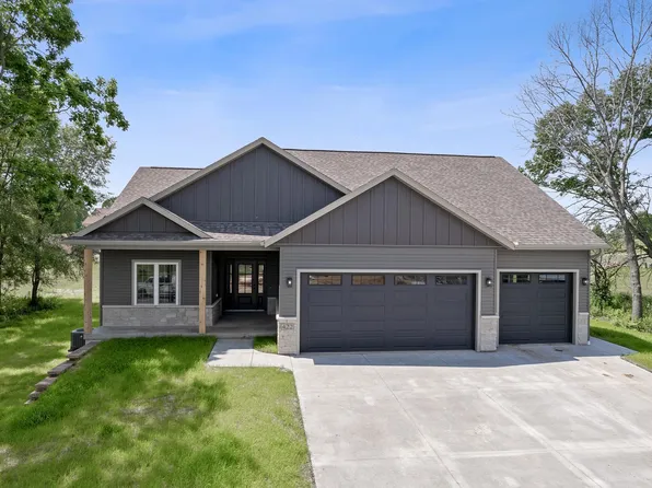 422 Prairie View Dr, Portage, WI 53901
