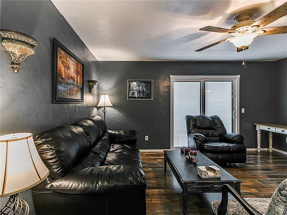 5th image of 15301 Barton Dr