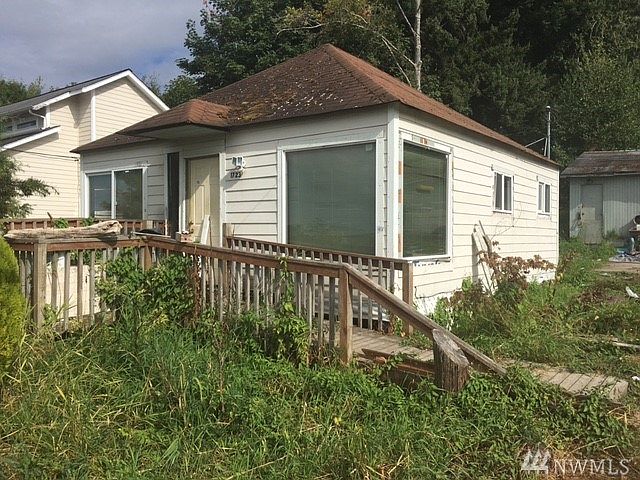 2nd image of 1723 Beach Dr E