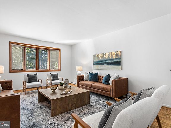 5th image of 110 E Sutton Pl