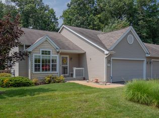 1402 Tanager Ln, Kalamazoo, MI 49009