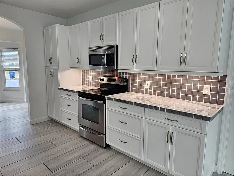 272 Malvern Dr — Photo 12