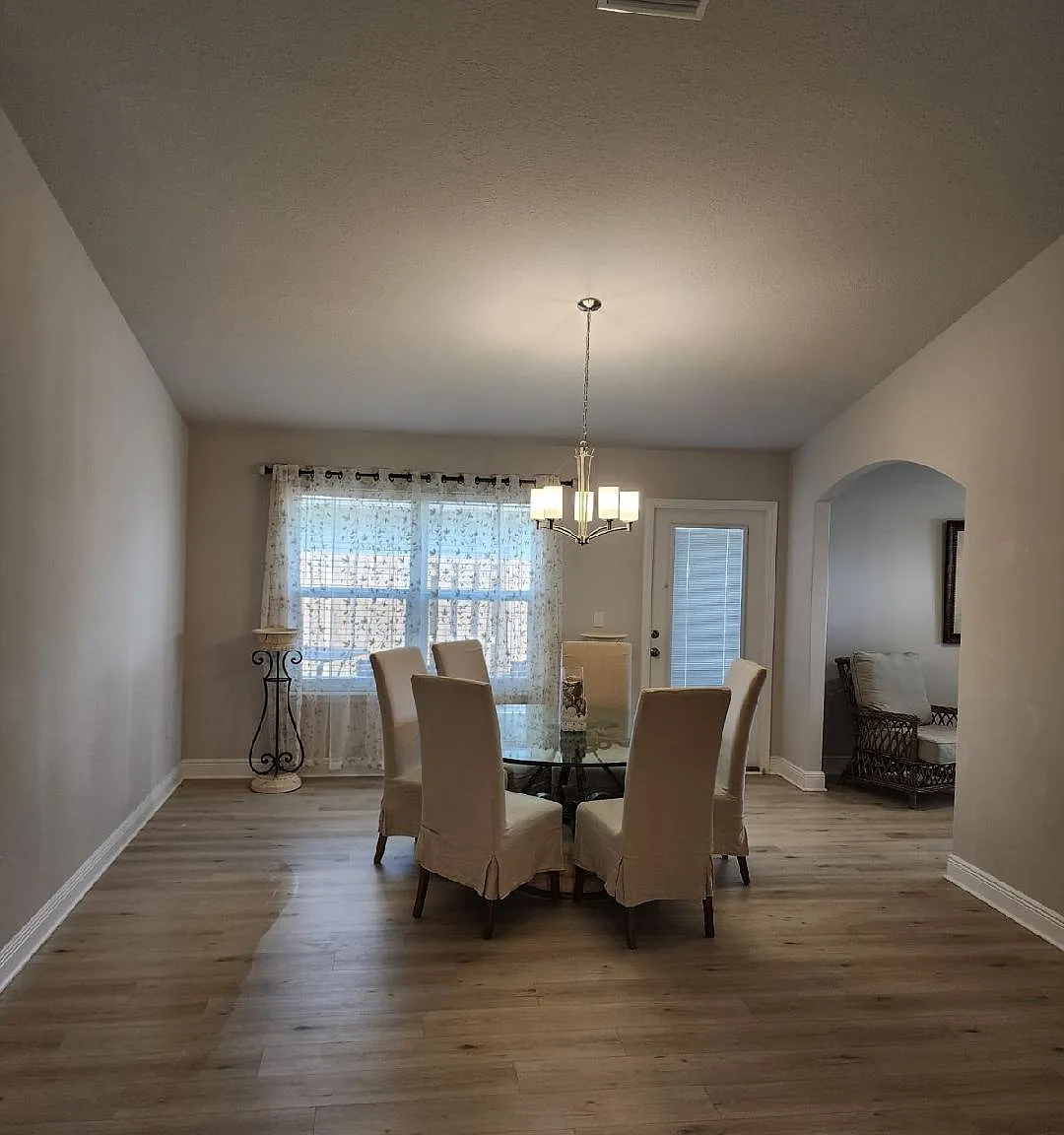 4 bed, 2211 sqft, $2,175 — Photo 4