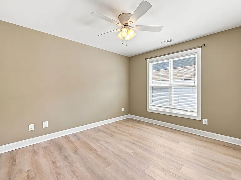 2517 Sawgrass Dr — Photo 16