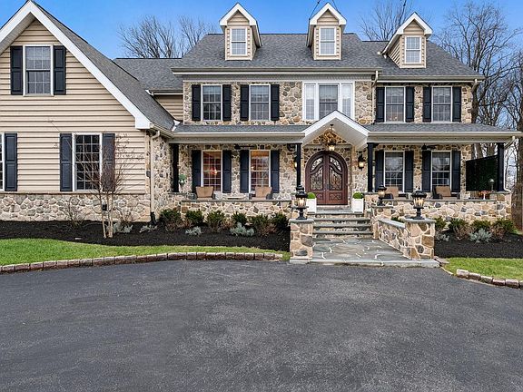 2nd image of 94 Autumn Woods Ln