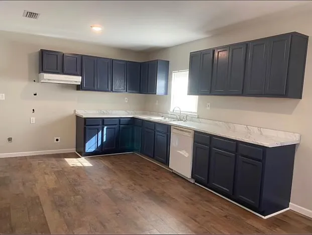 705 Raines Dr — Photo 3