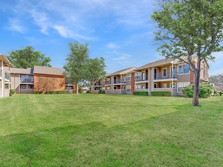 Towne Centre Village — Photo 19