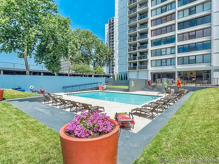450 W 7th St #1409 — Photo 19