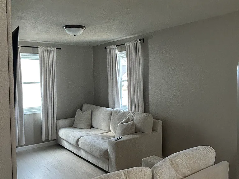213 11th Ave SW — Photo 5