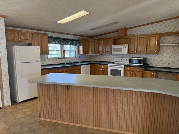 104 College St S, Cowan, TN 37318