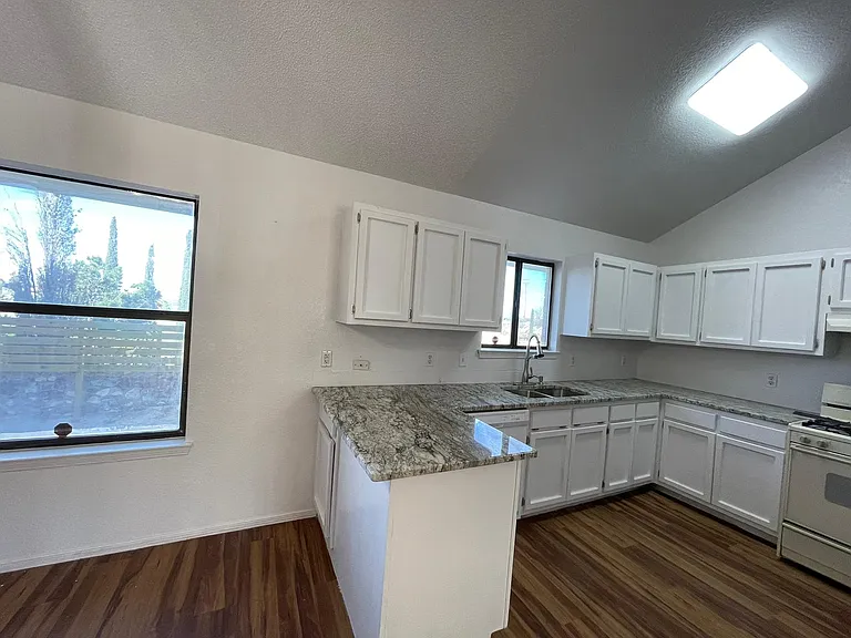 567 Kieffer Ln — Photo 16