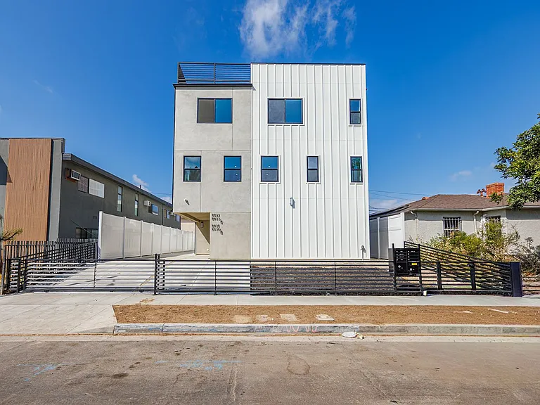 5933 Comey — Photo 18
