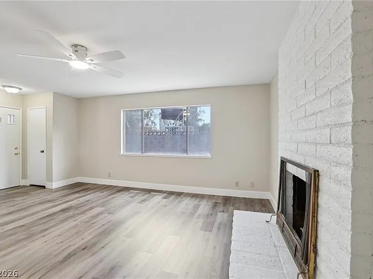 204 Breeze St — Photo 11