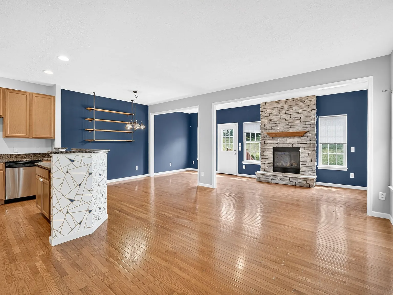 3 bed, 2.5 bath, 1776 sqft, $2,495 — Photo 2