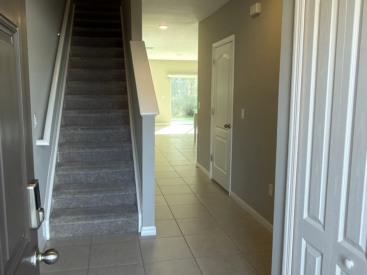 3 bed, 2.5 bath, 1652 sqft, $1,800 — Photo 2
