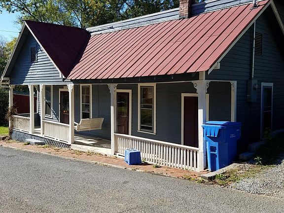 Beautiful historic home 2 blocks from Main St Jonesborough,
