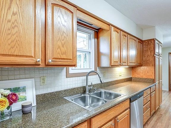 3rd image of 6290 Sharondale Dr #1