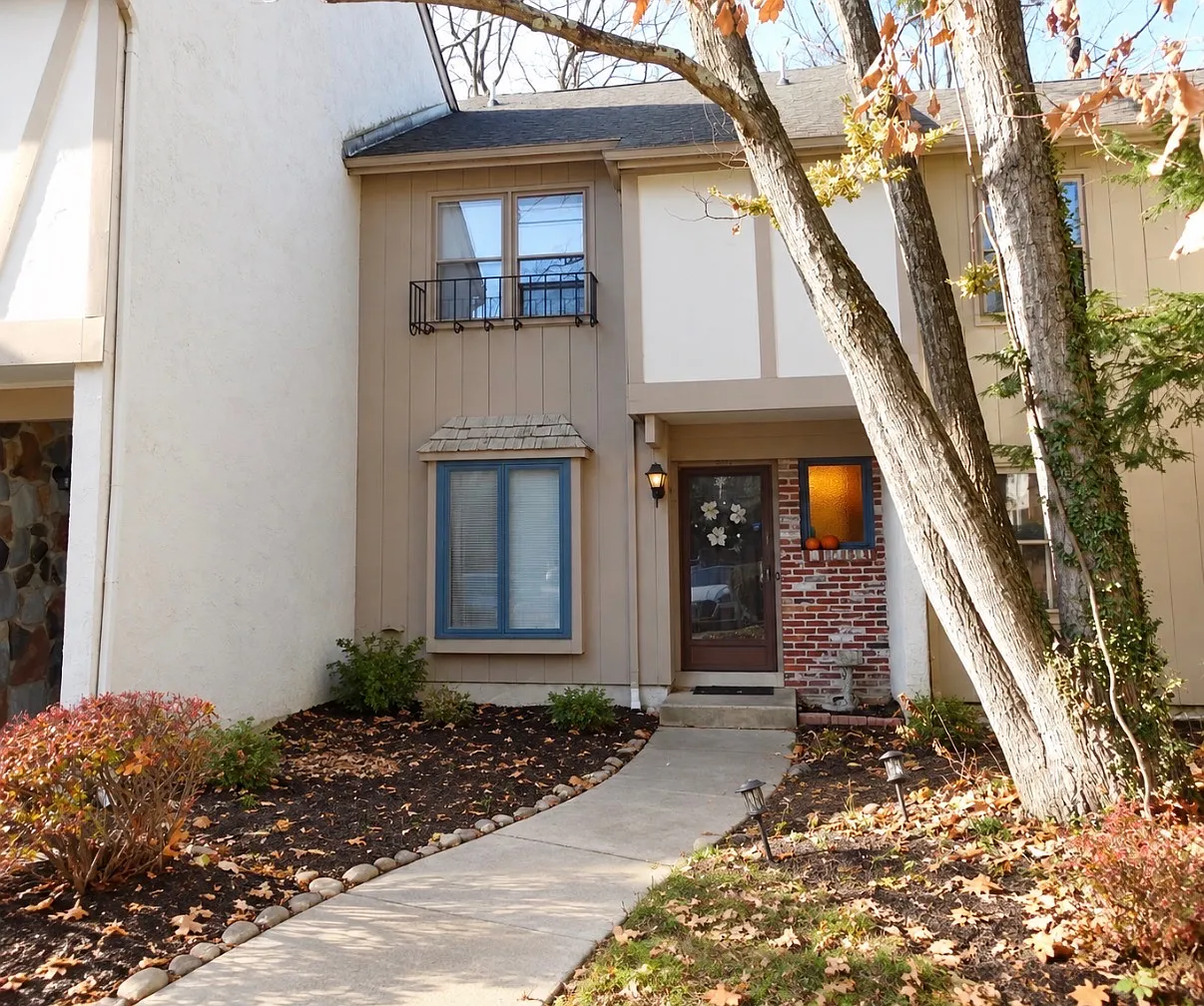 2 bed, 1292 sqft, $2,400 — Photo 1