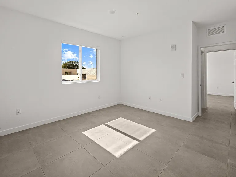 1295 W 69th St #303 — Photo 9