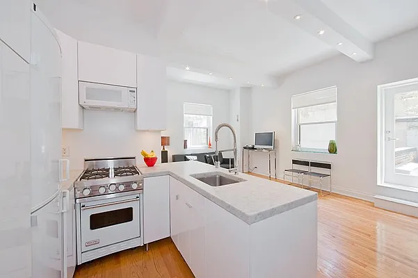 Rented by Corcoran | media 12