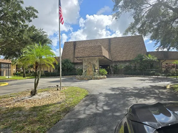 116 Gate Road #116, Hollywood, FL 33024