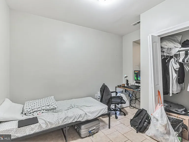 331 N 40th St #3B — Photo 10