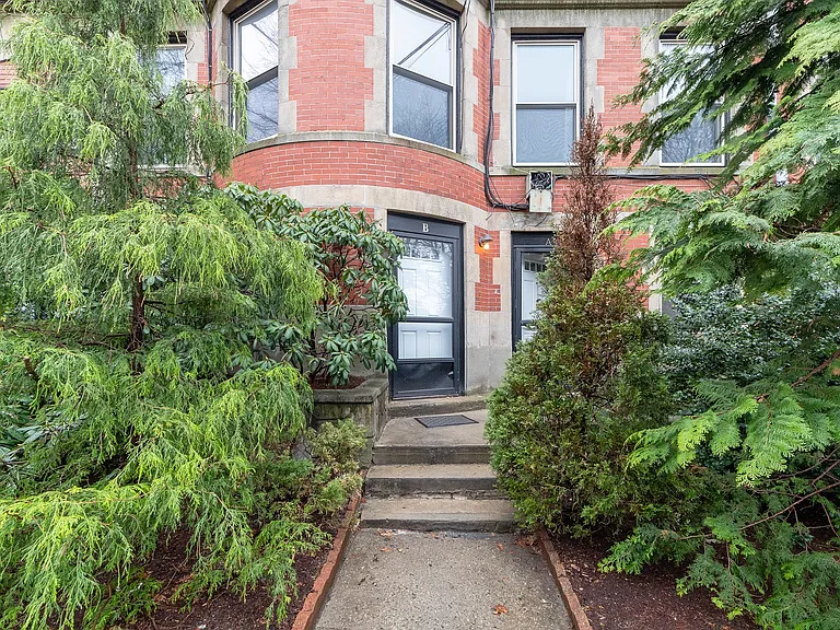 15 University Rd #B — Photo 1