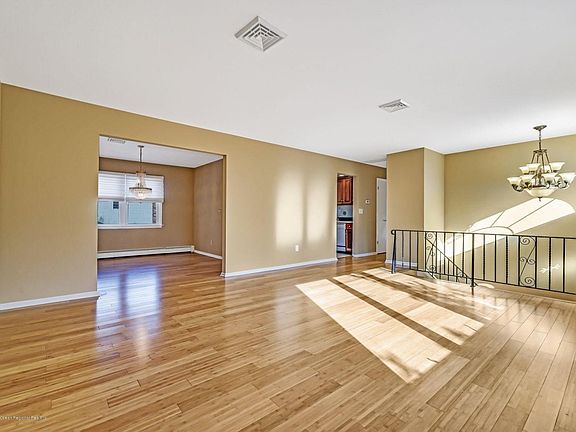 3rd image of 61 Cherie Dr