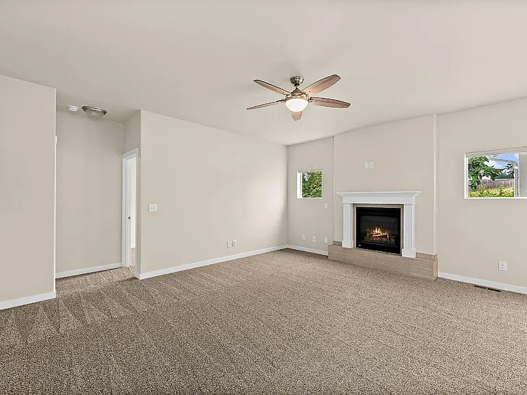 702 Hubbard Rd SE — Photo 13