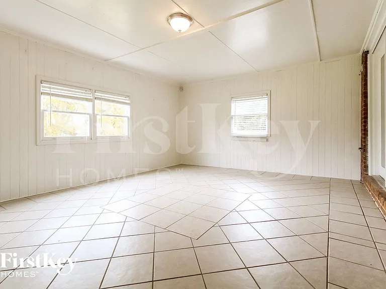 2256 Street Deville — Photo 6