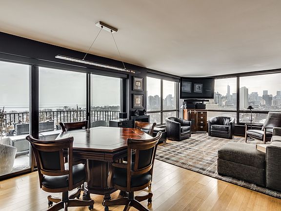 5th image of 2020 N. Lincoln Park West