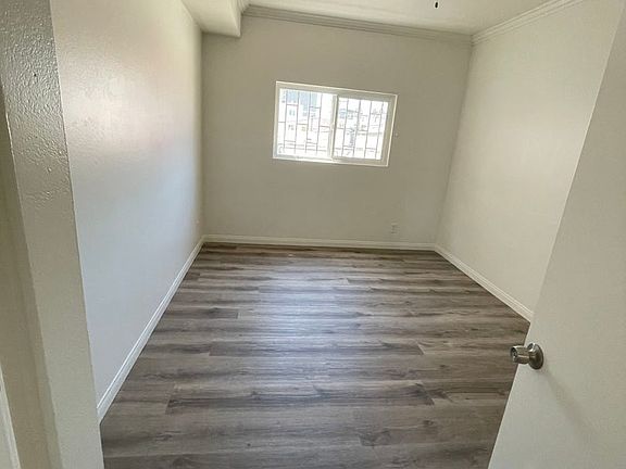 5th image of 449 S Alexandria Ave #109