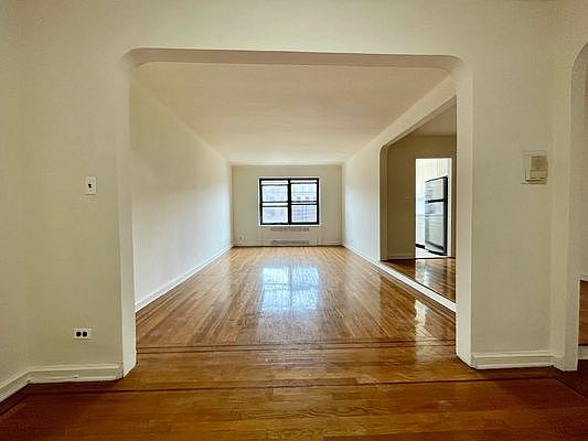 5th image of 68-38 Yellowstone Blvd #D47