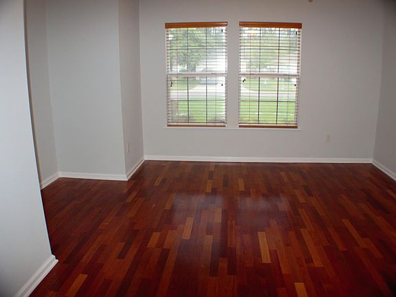 5th image of 993 Collinswood Dr W