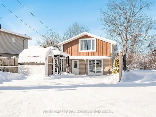 3 Courtland St, Ramara, ON L3V 1A4