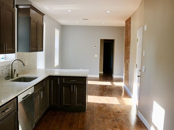 4th image of 811 Montgomery St #101
